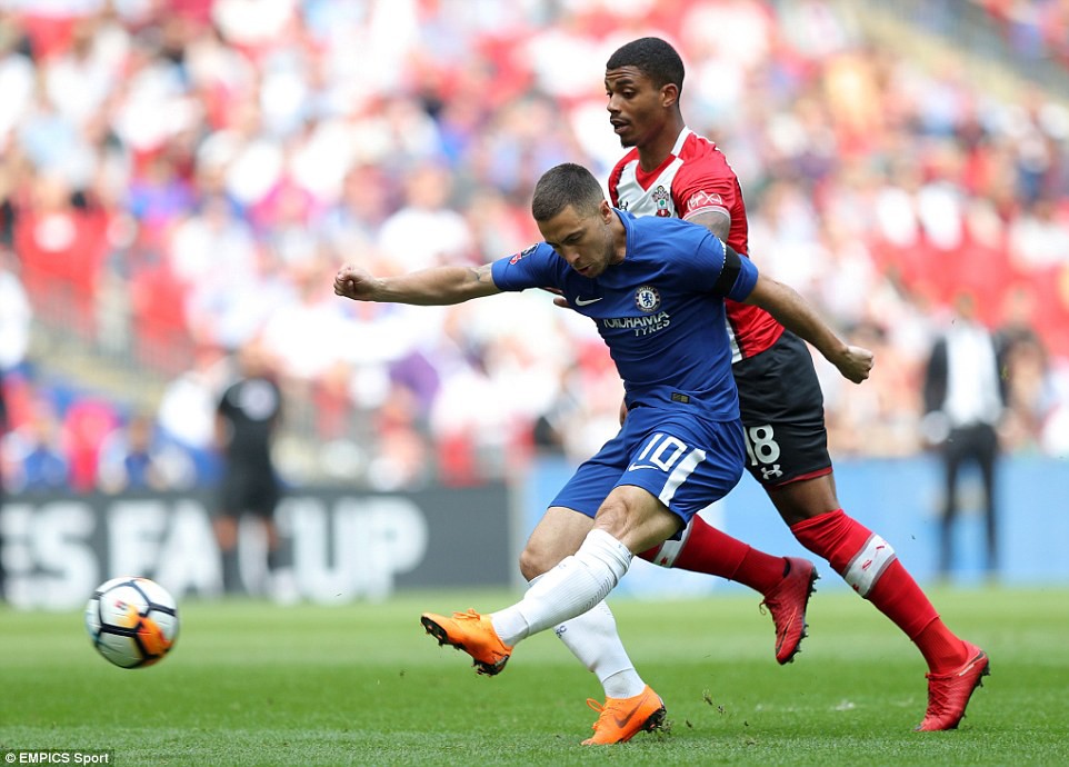 Hình ảnh: Hazard có màn trình diễn phi thường trước Southampton