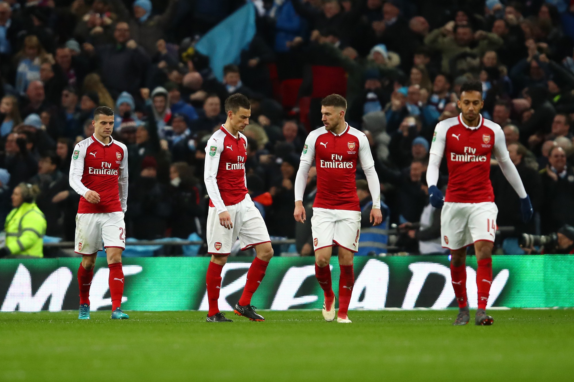 Hình ảnh: Arsenal để tuột danh hiệu khả dĩ nhất mùa này