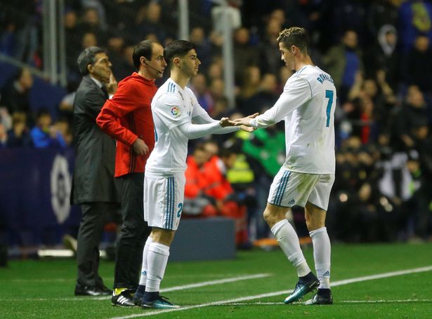 Hình ảnh: Ronaldo và Asensio diện mẫu màu xanh ở trận đấu với Levante cuối tuần qua