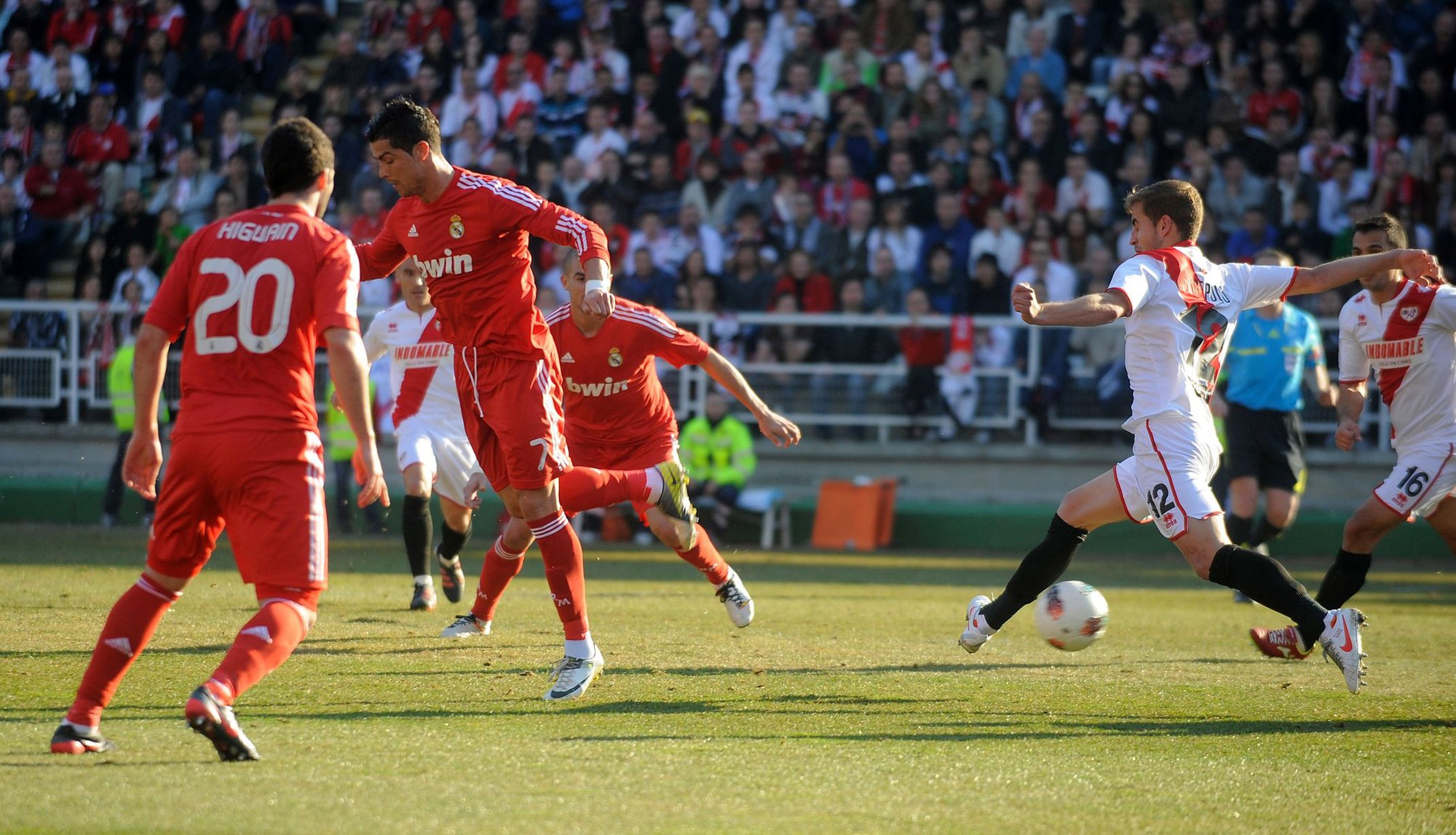 Hình ảnh: Ronaldo đánh gót điệu nghệ vào lưới Vallecano
