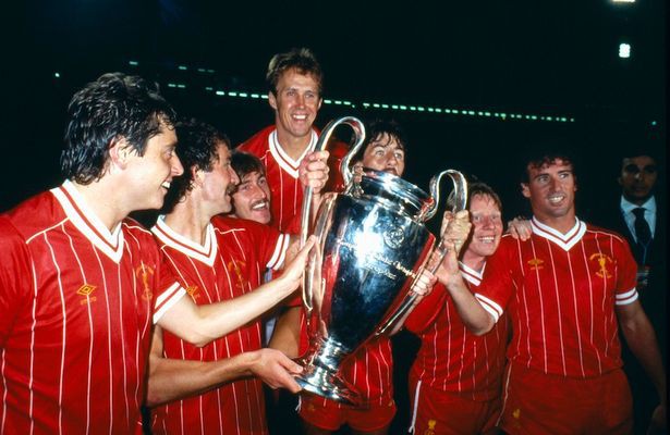 Hình ảnh: Liverpool nâng cao chức vô địch European Cup năm 1984 sau khi đánh bại Roma ở chung kết