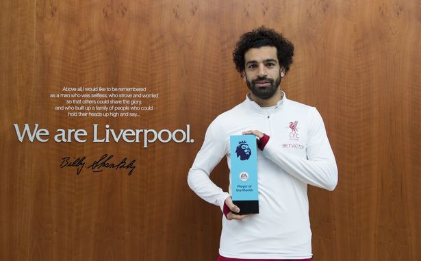Hình ảnh: Mo Salah nhận giải thưởng ''Cầu thủ xuất sắc nhất tháng 2'' ở giải NHA