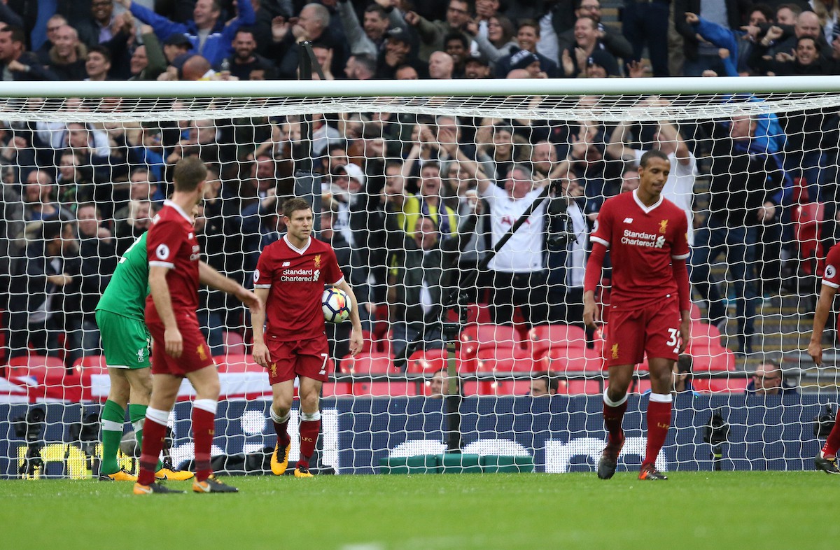 Hình ảnh: Hàng thủ tệ hại đã kìm hãm Liverpool ở mùa giải năm nay