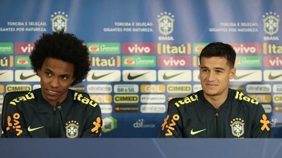 Hình ảnh: Coutinho và Willian ở buổi họp báo trước trận đấu với Nga