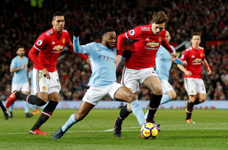 FA sẽ tiến hành điều tra cả Man Utd và Man City