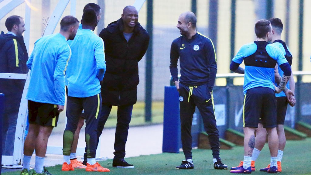 Hình ảnh: Pep Guardiola cũng rất ủng hộ việc Vieira ngồi vào ghế nóng tại Arsenal