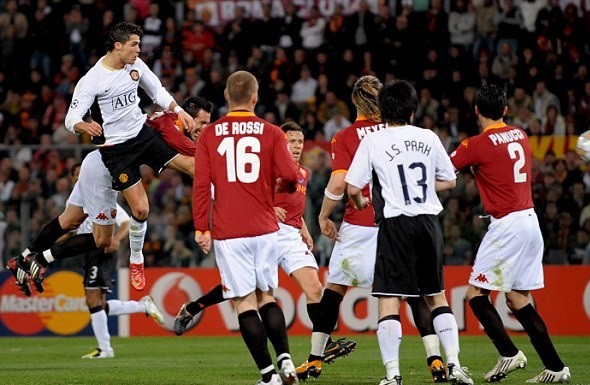 MÙA GIẢI 2006/07: BƯỚC NGOẶT ĐƯA CRISTIANO RONALDO TRỞ THÀNH HUYỀN THOẠI (PHẦN 2)