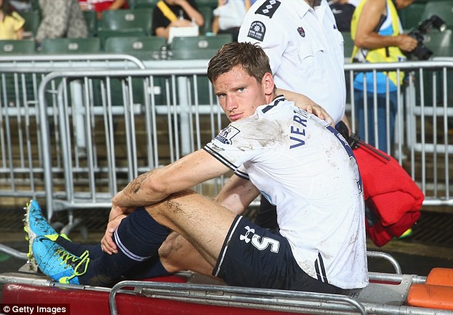 Hậu vệ Jan Vertongben đã từng bị chấn thương mắt cá chân nghiêm trọng tại Hồng Kông năm 2013.