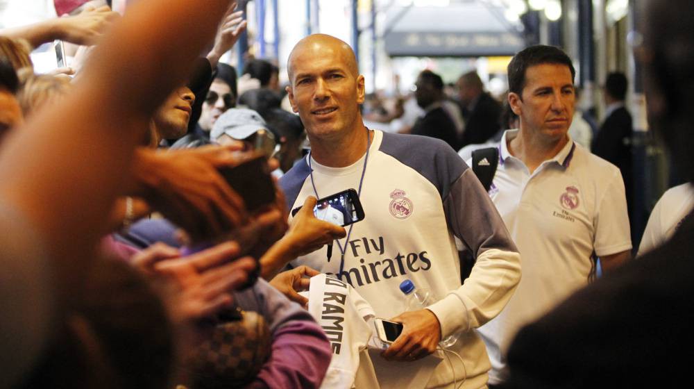 Zidane được Real tăng lương gấp đôi.