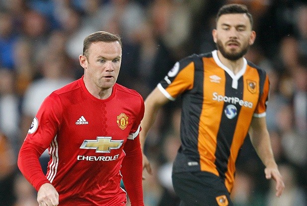 Rooney tiếp tục đeo băng đội trưởng tuyển Anh.