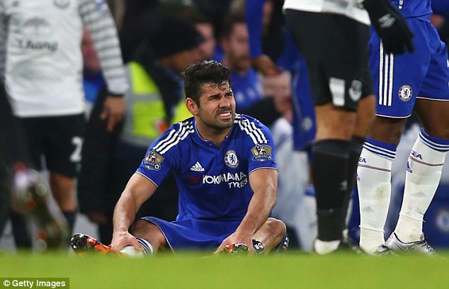 NHM lo ngại Diego Costa bị rạn xương cẳng chân.