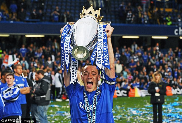 Pháo thủ đang câu kéo John Terry.