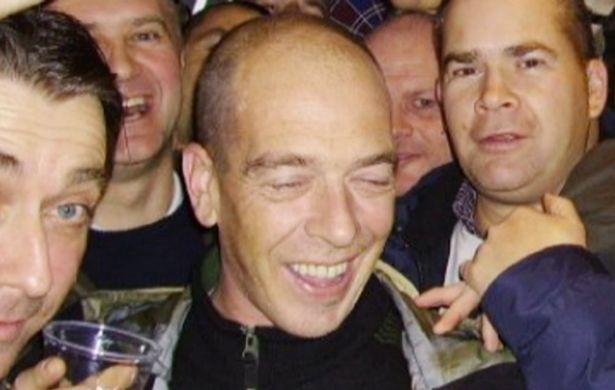 Andrew Bache - một CĐV người Anh đang ở trong tình trạng hôn mê sau khi bị một nhóm hooligan Nga tấn công.