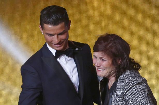  Bà Dolores Aveiro có ảnh hưởng rất lớn đến quyết định của Ronaldo.
