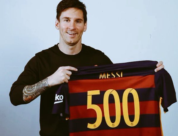 Messi cán mốc 500 bàn thắng trong sự nghiệp.