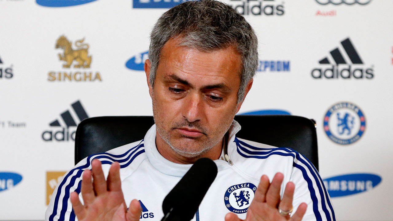 Mourinho đứng trước nguy cơ phải rời Chelsea.