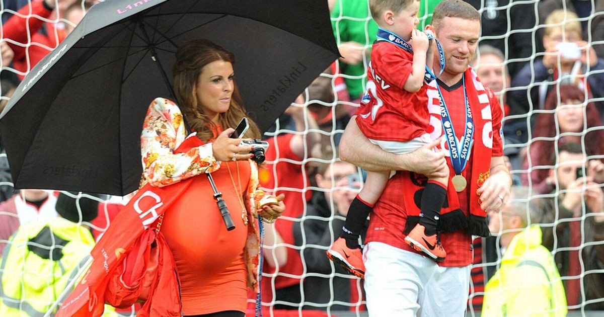 Các nàng WAGs lo sợ hôn nhân tan vỡ vì Van Gaal.