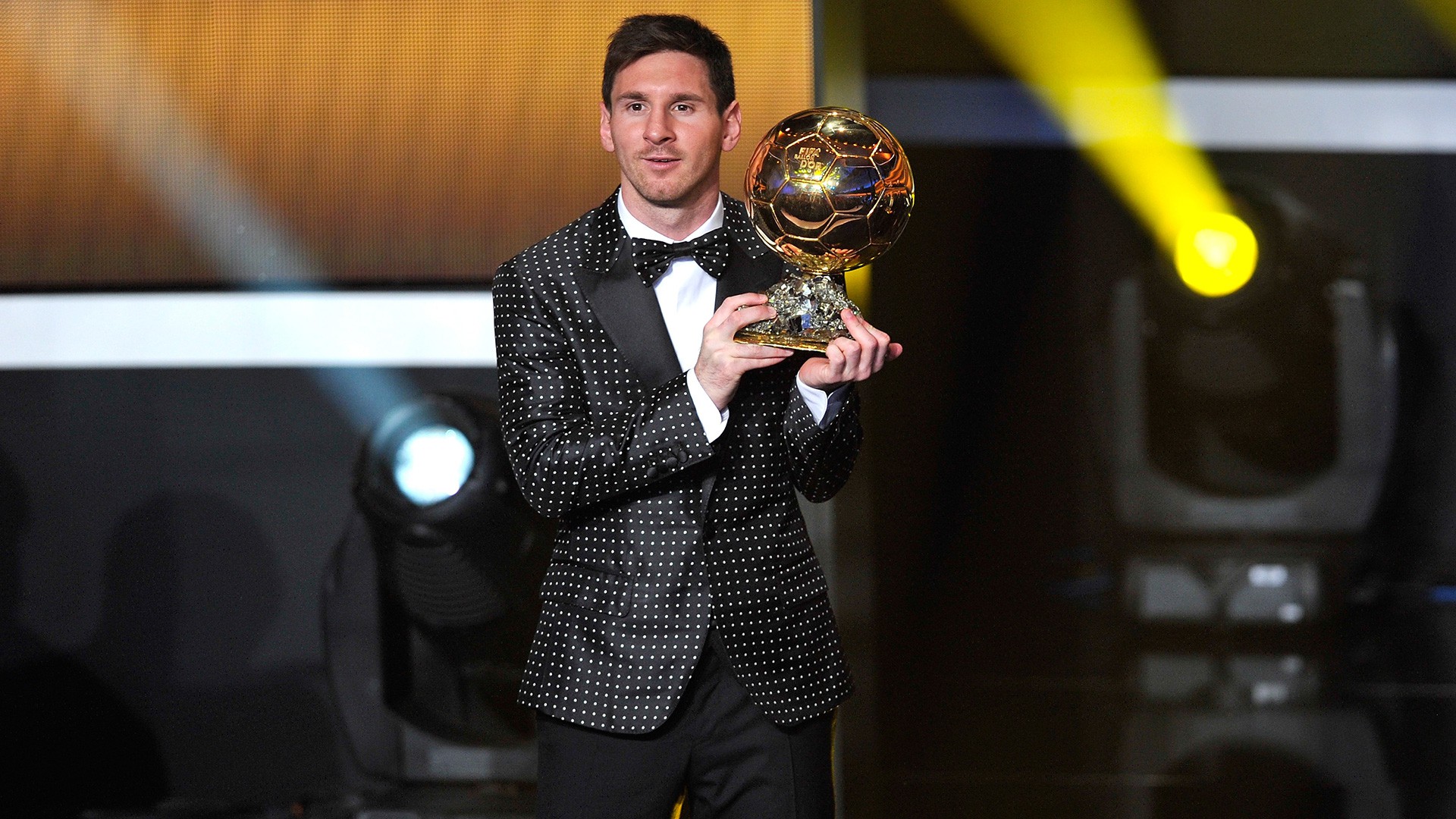 Bộ sưu tập thời trang của Lionel Messi ở Gala Bóng Vàng: Vẫn là một mình  'chơi' một kiểu - Du Lịch & Văn hóa