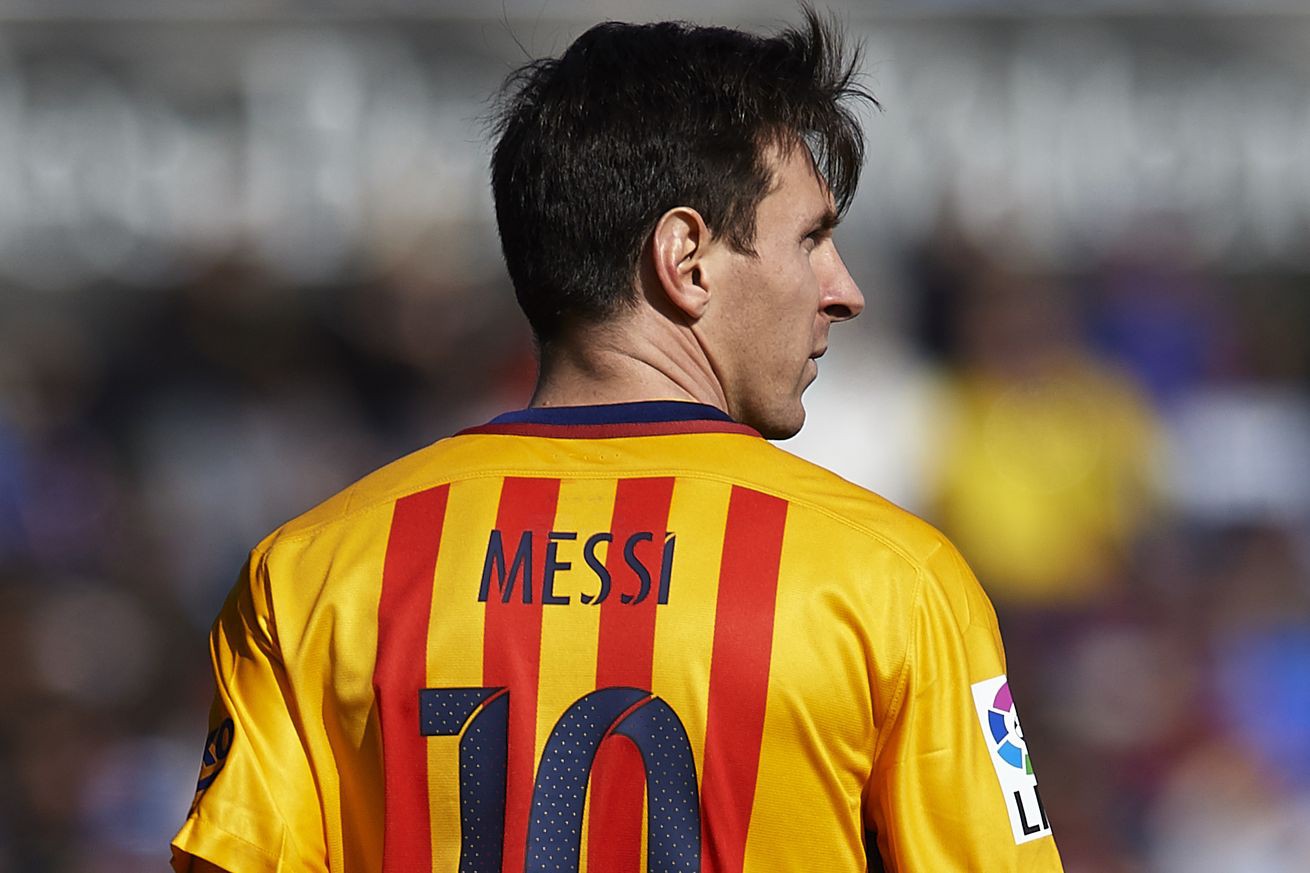Messi xác lập kỷ lục mới ở La Liga.