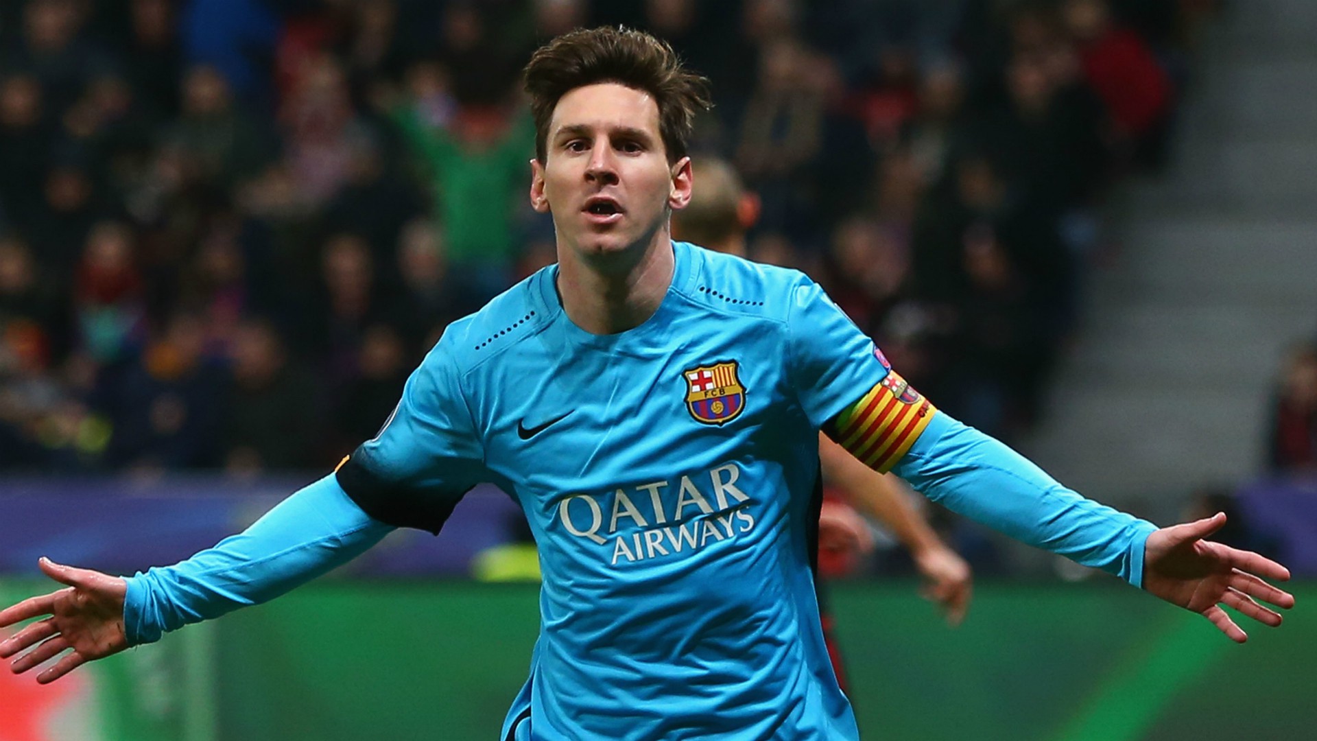 Messi ghi bàn mở tỉ số cho Barca trên sân của Leverkusen.