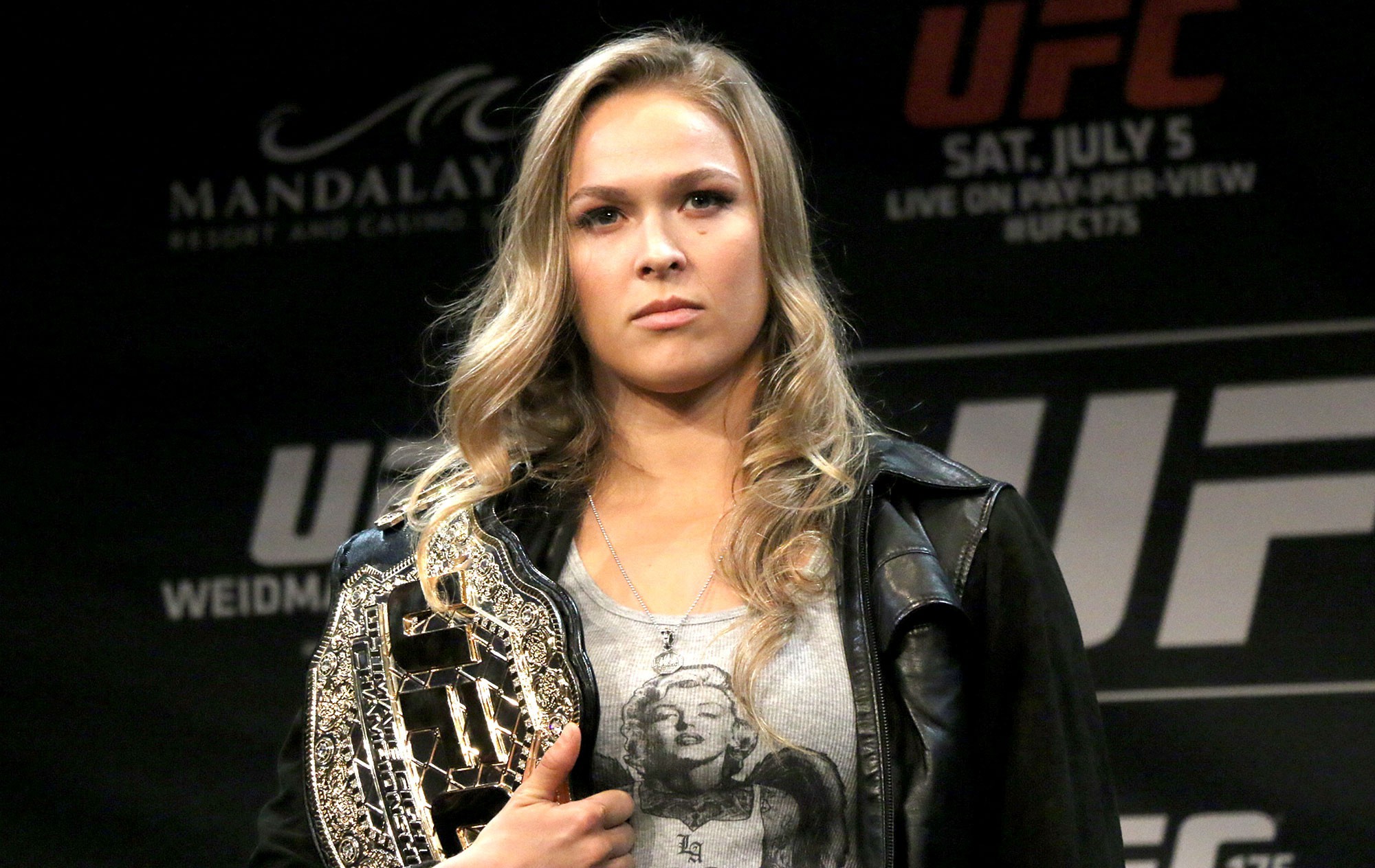 Nữ võ sĩ Ronda Rousey.