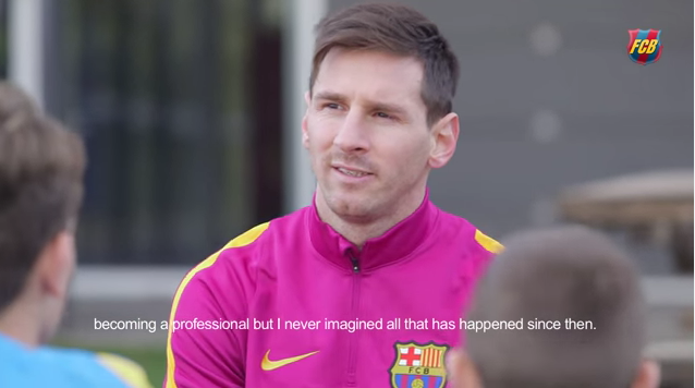 Lionel Messi chia sẻ những câu chuyện của mình với các học viên nhí lò đào tạo La Masia.