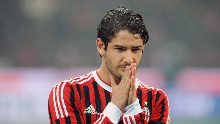 Alexandre Pato nhận lương bèo ở Chelsea.