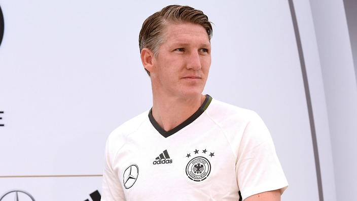 Schweisteiger sẽ ra sân cùng tuyển Đức trong trận bán kết sắp tới. 