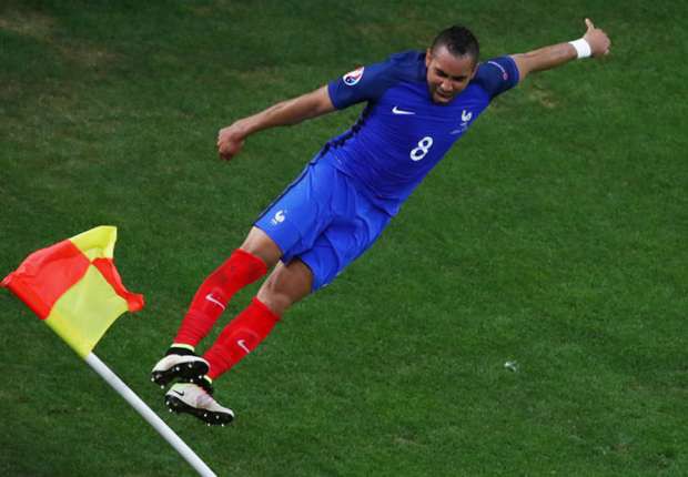 Payet ăn mừng bàn thắng ấn định tỉ số 2-0 cho ĐT Pháp trước Albania.