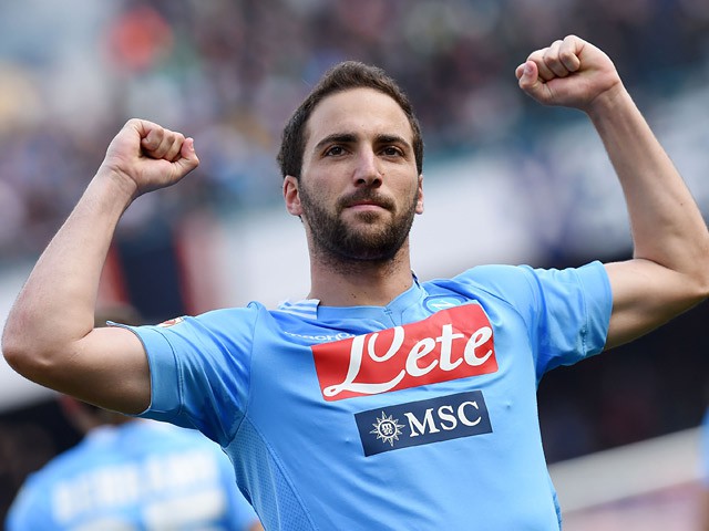 Gonzalo Higuain sẽ không rời Napoli.