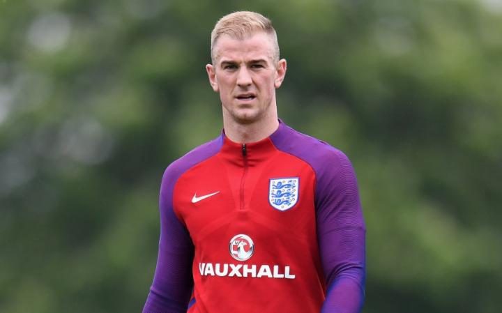 Joe Hart tiếp tục được tin tưởng cho vị trí số 1 khung gỗ. 