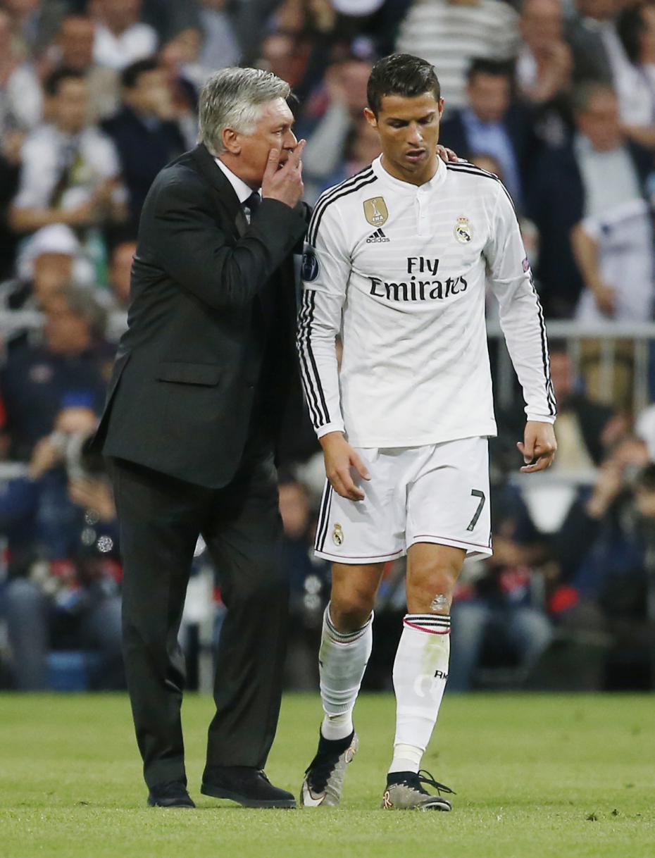 Carlo Ancelotti dùng con gái để ''câu'' Ronaldo.