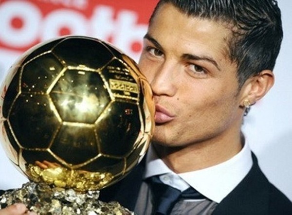 Cristiano Ronaldo giành Quả Bóng Vàng 2008.