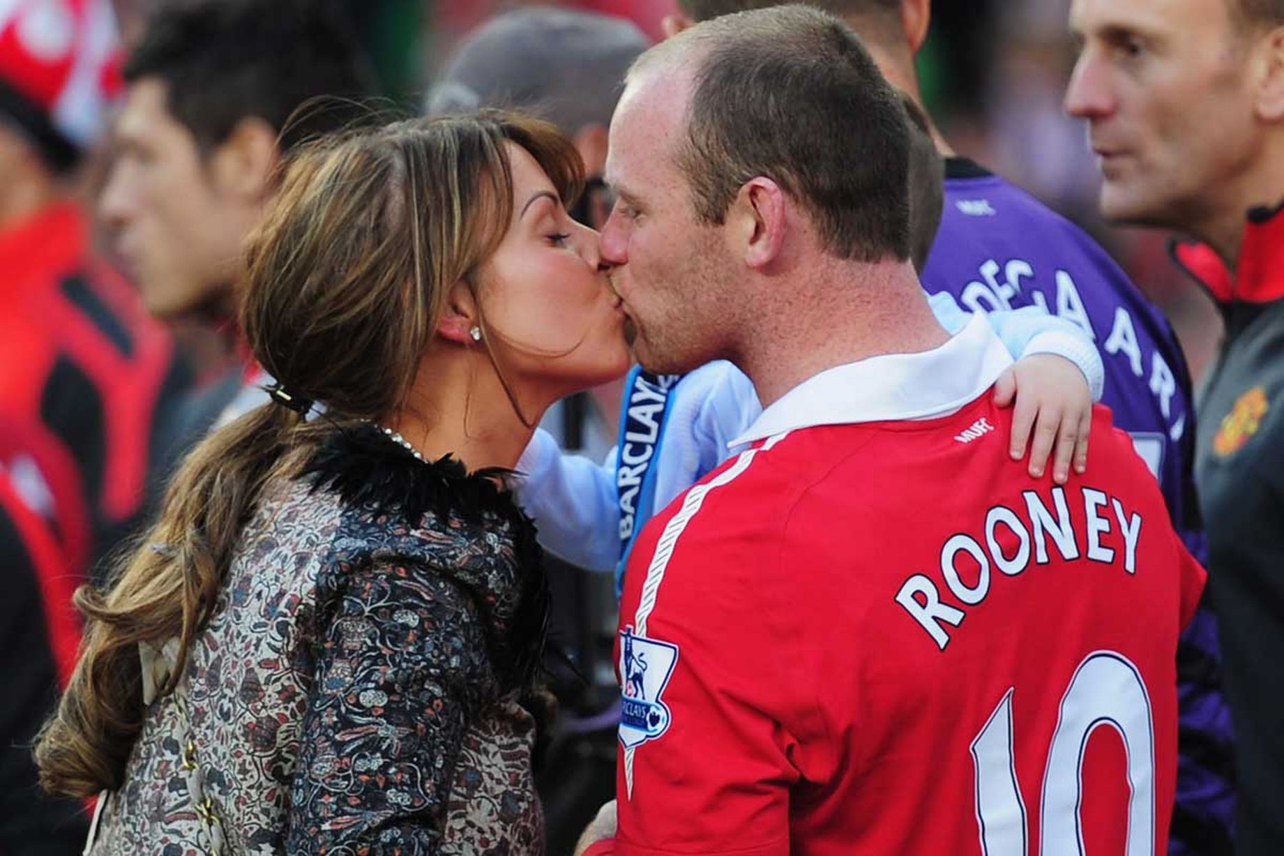 Bị vợ cấm khẩu, Rooney sinh chán nản.