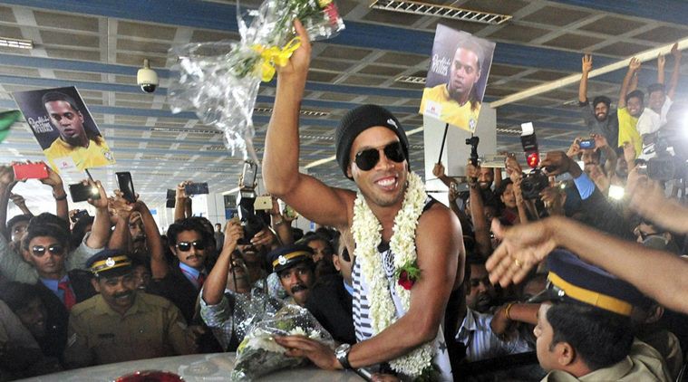 Ronaldinho đã nhận được sự chào đón nồng nhiệt của NHM Ấn Độ