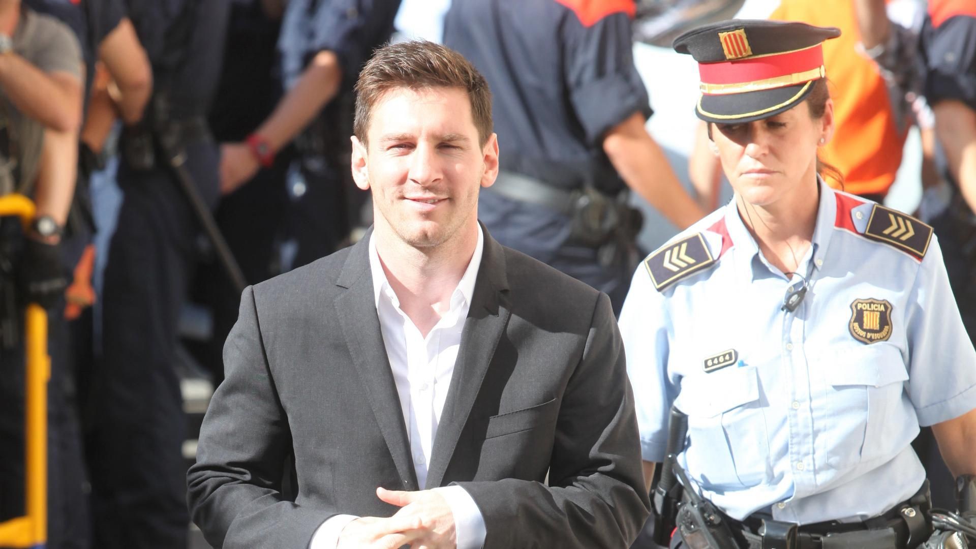 Messi kiên quyết cãi trắng án trong vụ trốn thuế.