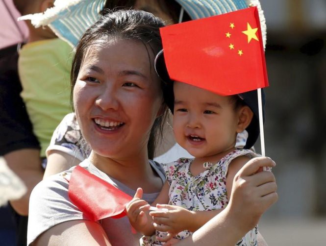 Trung Quốc bãi bỏ lệnh cấm sinh 1 con.