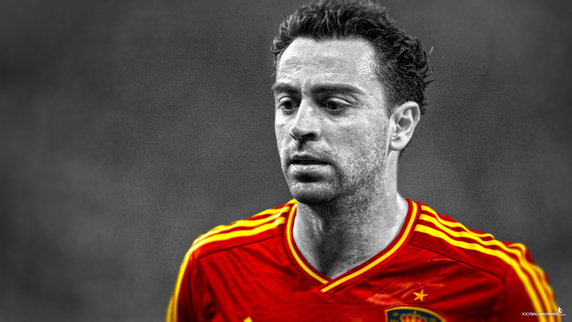 Xavi được UEFA giao trọng trách trao chiếc cúp vô địch EURO 2016 cho đội thắng cuộc.