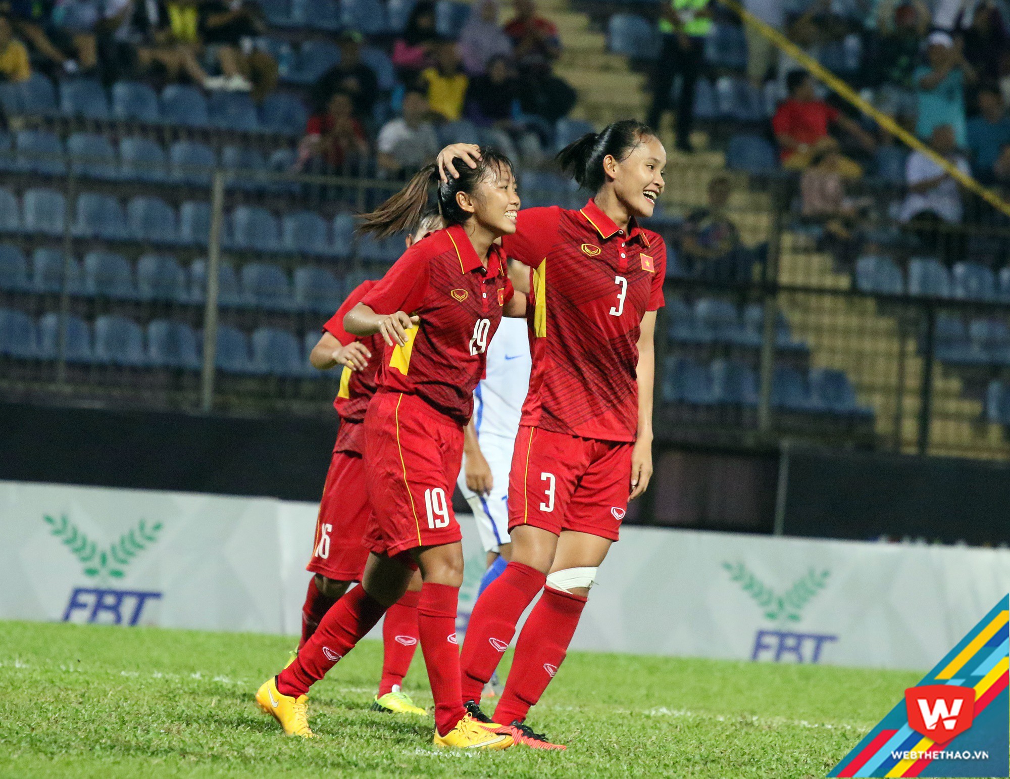 Huỳnh Như nâng tỷ số lên 4-0 cho tuyển nữ Việt Nam. Ảnh: Văn Nhân