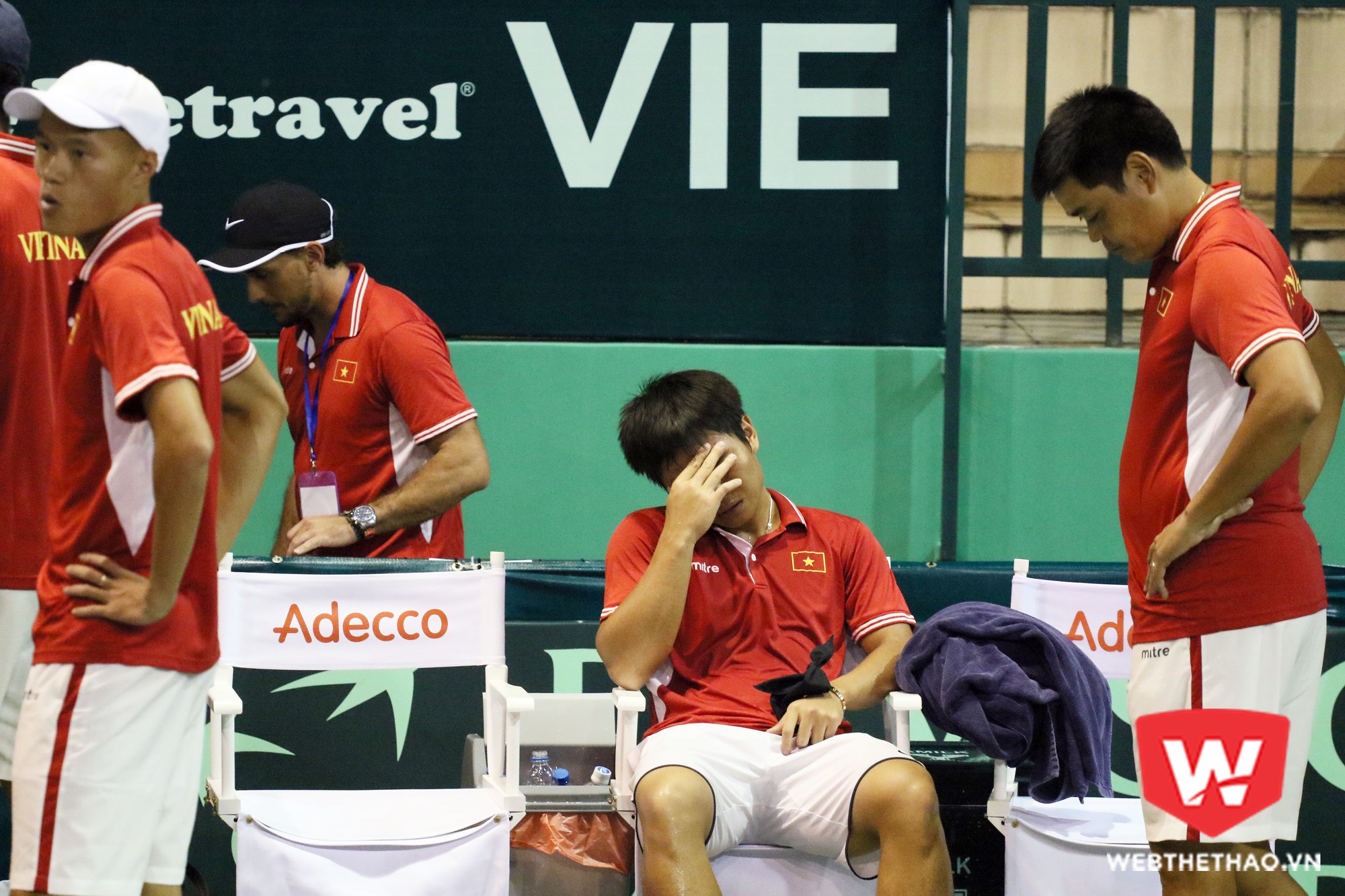 Hoàng Thiên lần thứ 2 bật khóc ở Davis Cup 2017. Ảnh: Văn Nhân