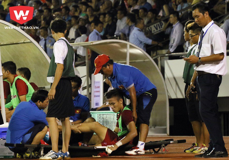 Ngọc Hải đang đứng nguy cơ lỗi hẹn AFF Cup 2016 vì chấn thương. Ảnh: Văn Nhân