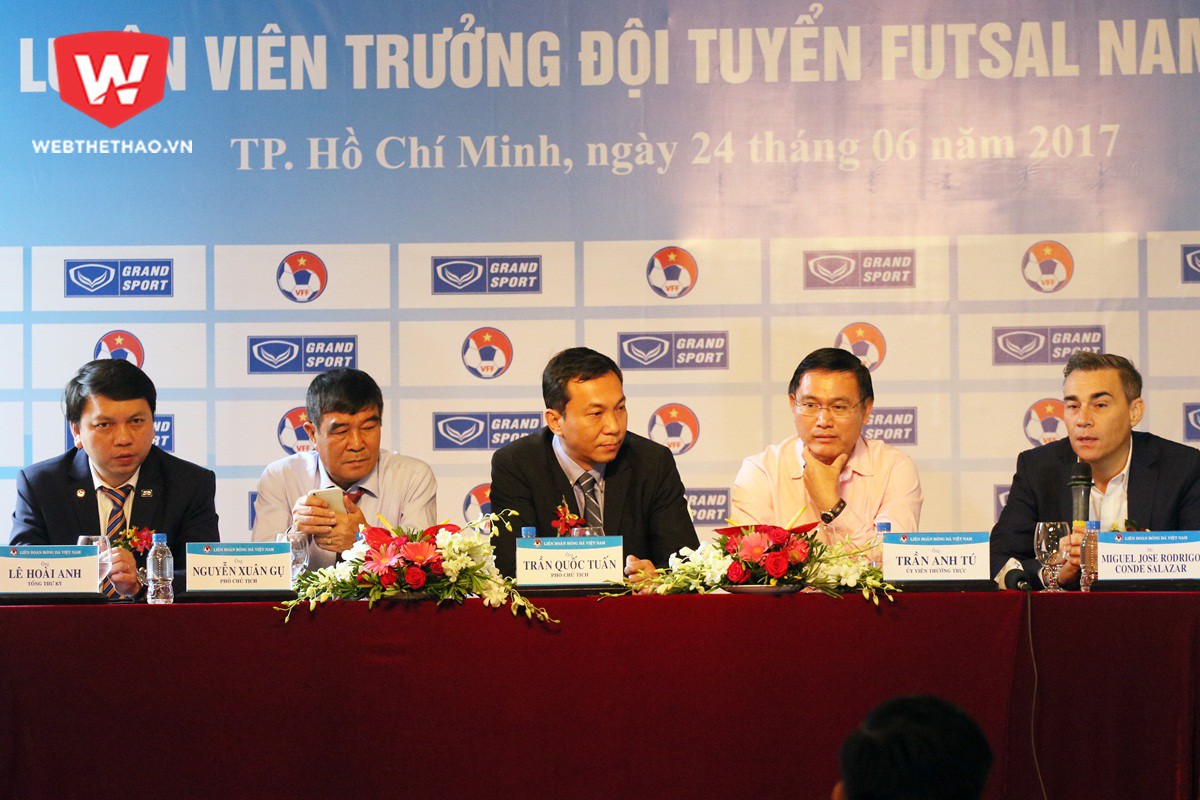 VFF kỳ vọng ông Miguel Rodrigo giúp Futsal Việt Nam bay cao. Ảnh: Văn Nhân