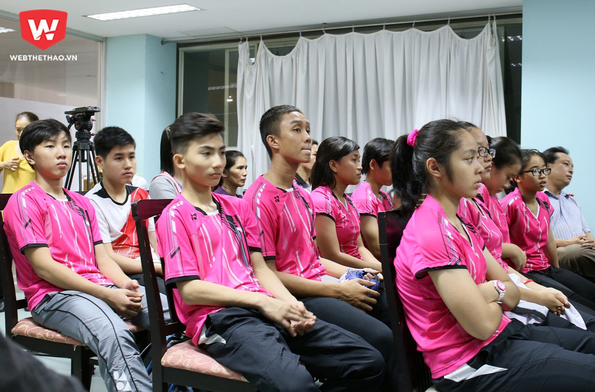 12 tay vợt trẻ của TP.HCM được sang Thái Lan rèn luyện. Ảnh: Văn Nhân