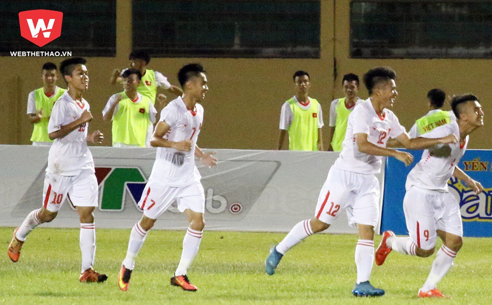 U.19 Việt Nam ăn mừng bàn thắng ở phút cuối cùng. Ảnh: Văn Nhân