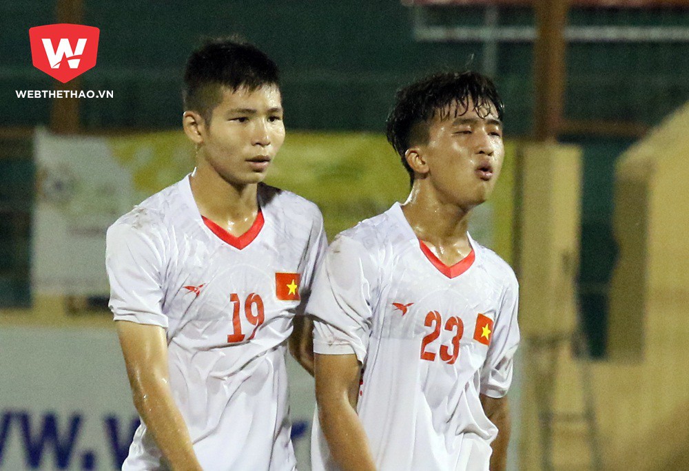 Các cầu thủ U19 Việt Nam tiếc nuối vì thua U19 Gwangju. Ảnh: Văn Nhân