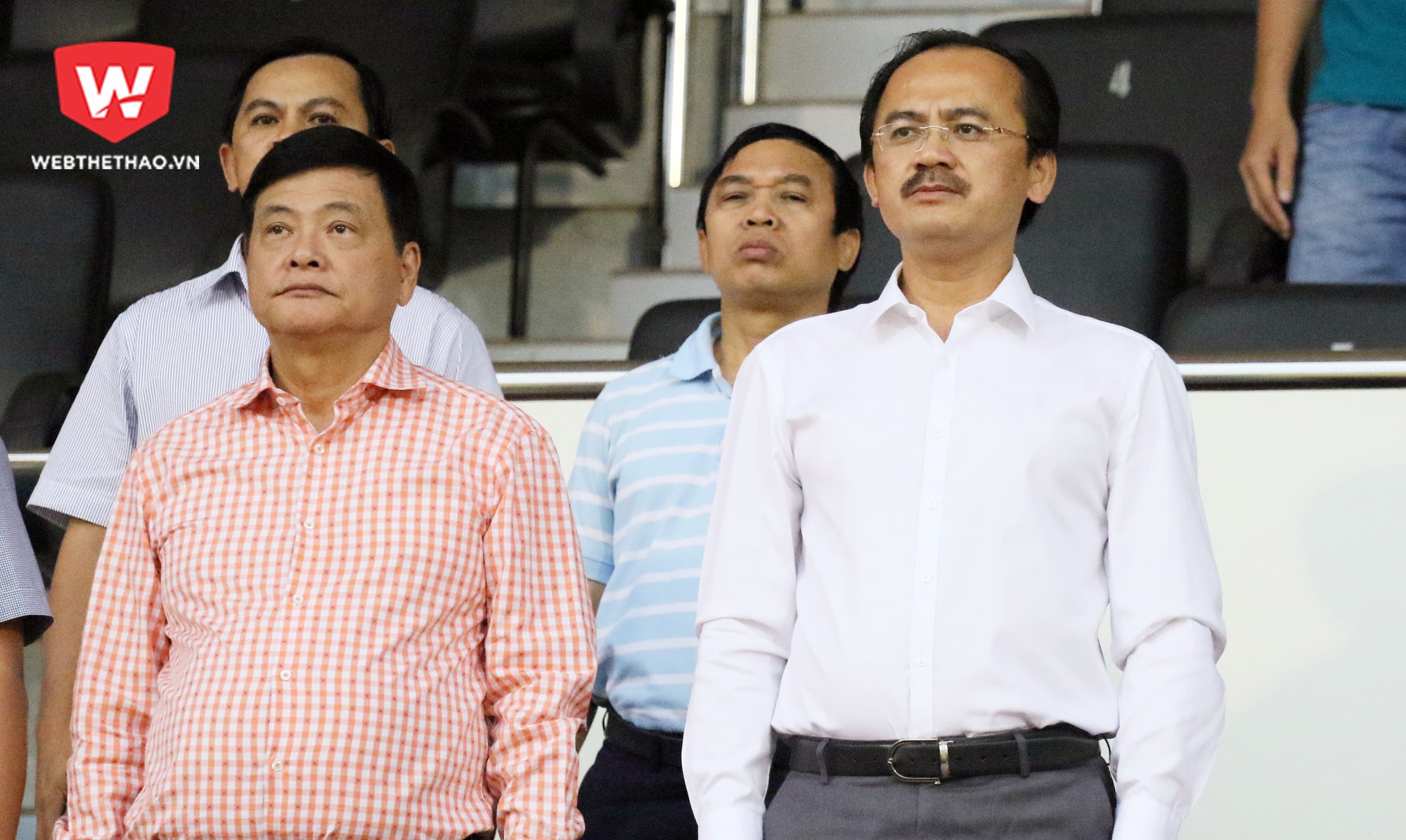 Bầu Thắng (áo trắng) từng biến Long An trở thành một thế lực hùng mạnh của bóng đá Việt Nam. Ảnh: Văn Nhân
