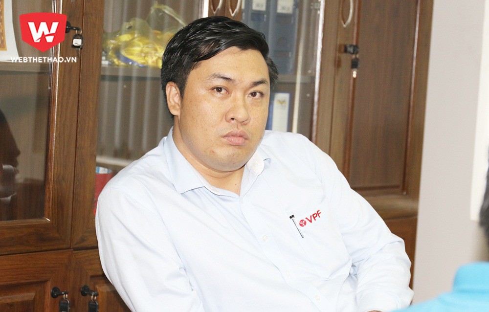 Tổng giám đốc VPF ông Cao Văn Chóng tham gia phân công trọng tài. Ảnh: Văn Nhân