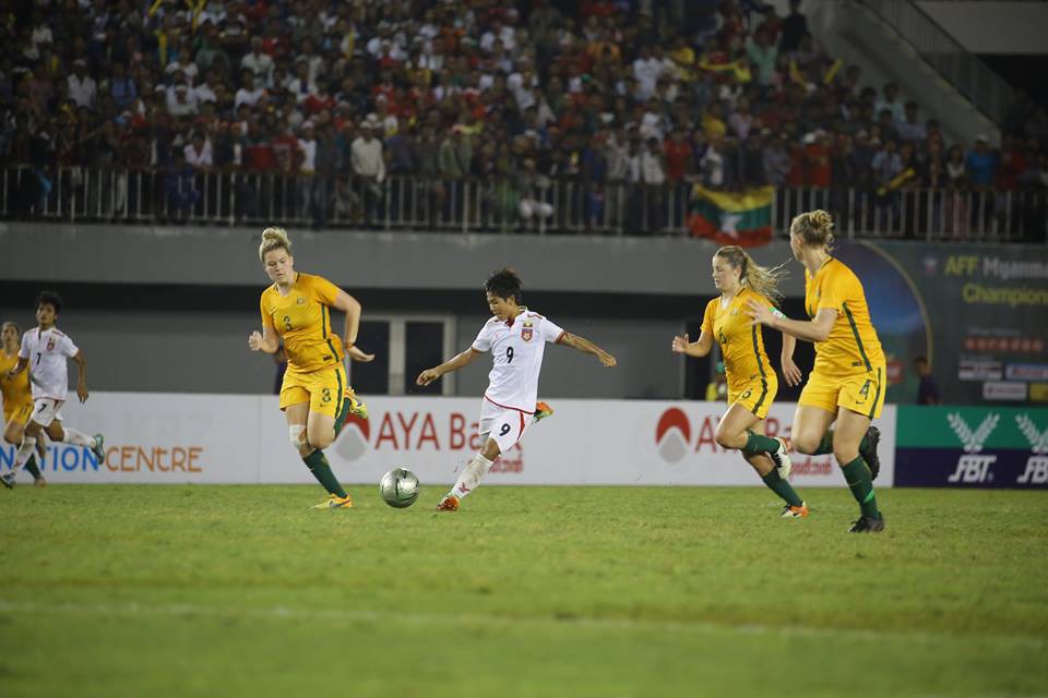 Chủ nhà Myanmar đã chơi rất hay trước U.20 nữ Autralia. Ảnh MFF