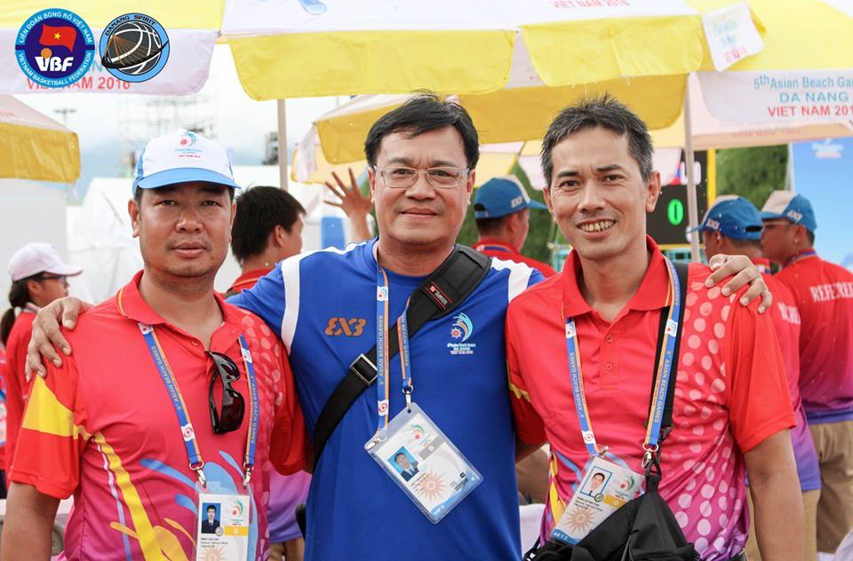 Tổng thư ký LĐBRVN - Đặng Hà Việt (người mặc áo xanh). Nguồn: bóng rổ Đà Nẵng
