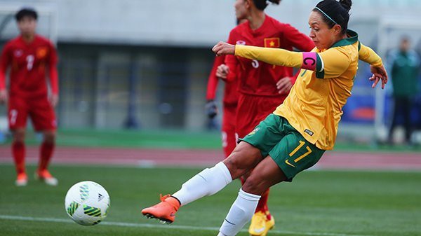 Đội trưởng Kyah Simon lập hat-trick cho Australia ngay trong hiệp 1. Ảnh: 7Sport